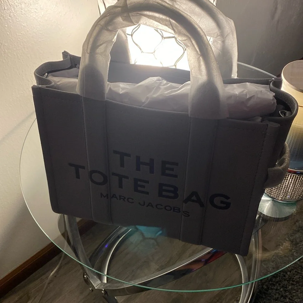 Purse - Picture 1 of 2